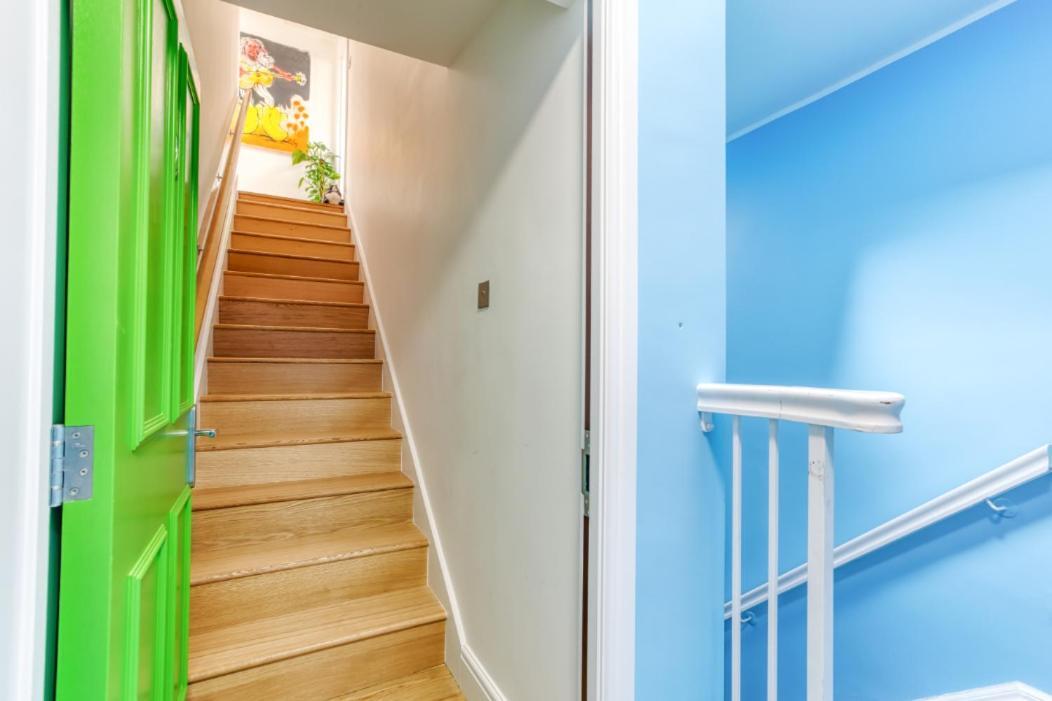 Central Bright 3 Bed Flat With Pool & Parking إدنبرة المظهر الخارجي الصورة