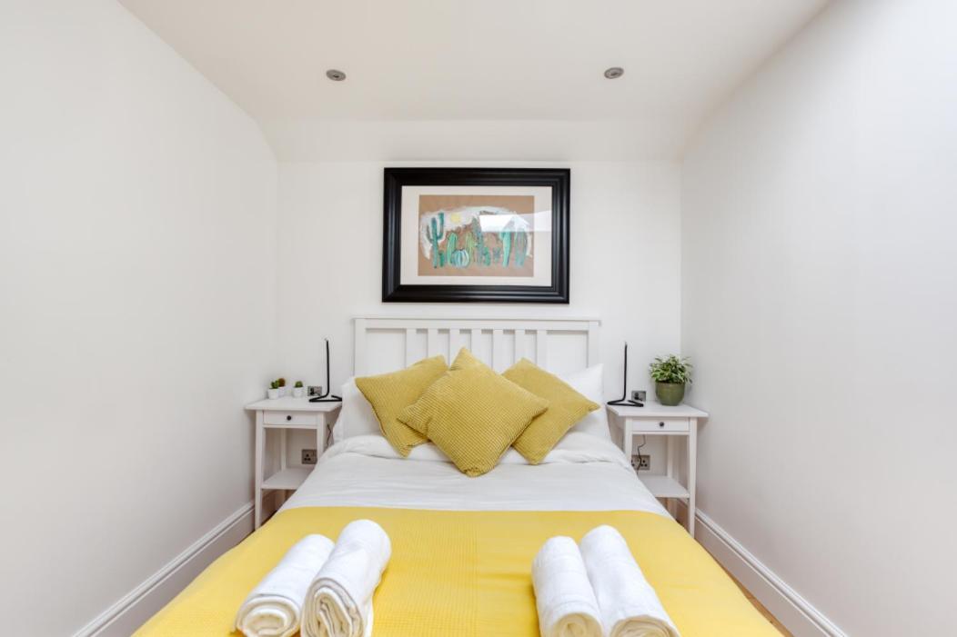 Central Bright 3 Bed Flat With Pool & Parking إدنبرة المظهر الخارجي الصورة