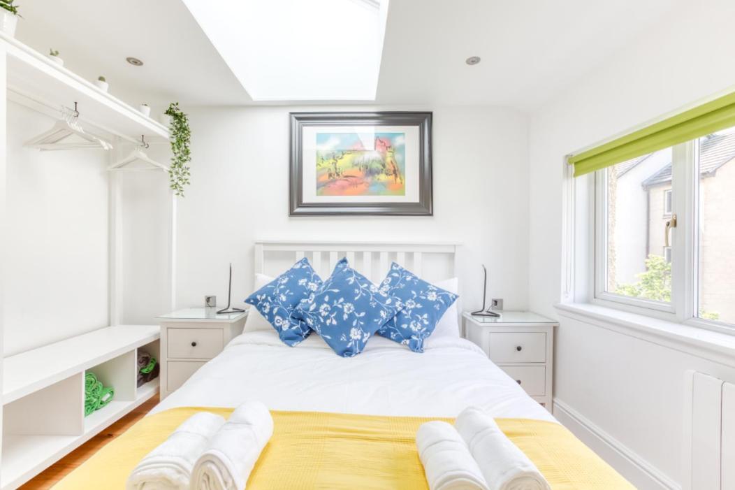 Central Bright 3 Bed Flat With Pool & Parking إدنبرة المظهر الخارجي الصورة